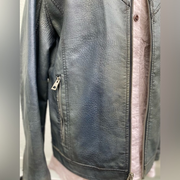 Guess Los Angeles distressed faux leather jet black Moto jacket size med… - Picture 9 of 10
